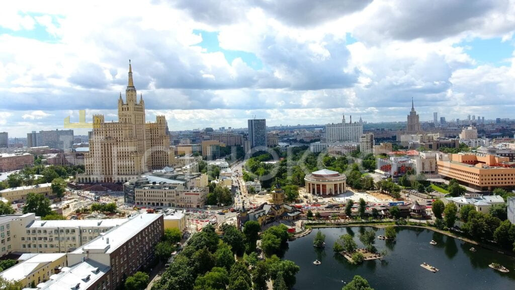 Высотка на Кудринской площади рядом с рядом с МФК ОКО
